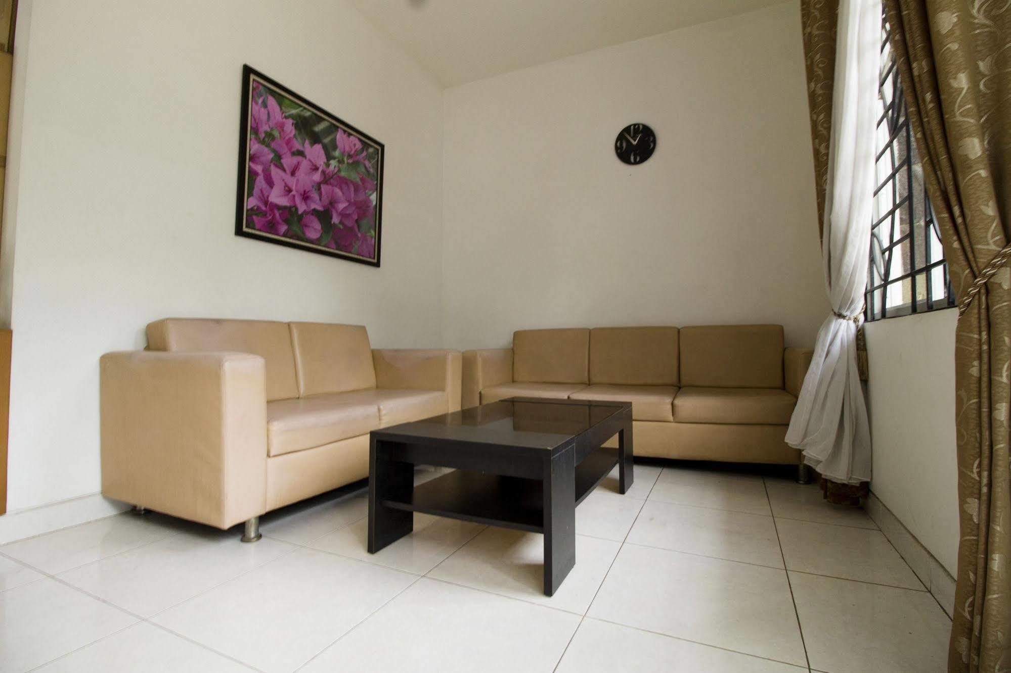 Reddoorz Plus Near Lippo Karawaci 탕그랑 외부 사진