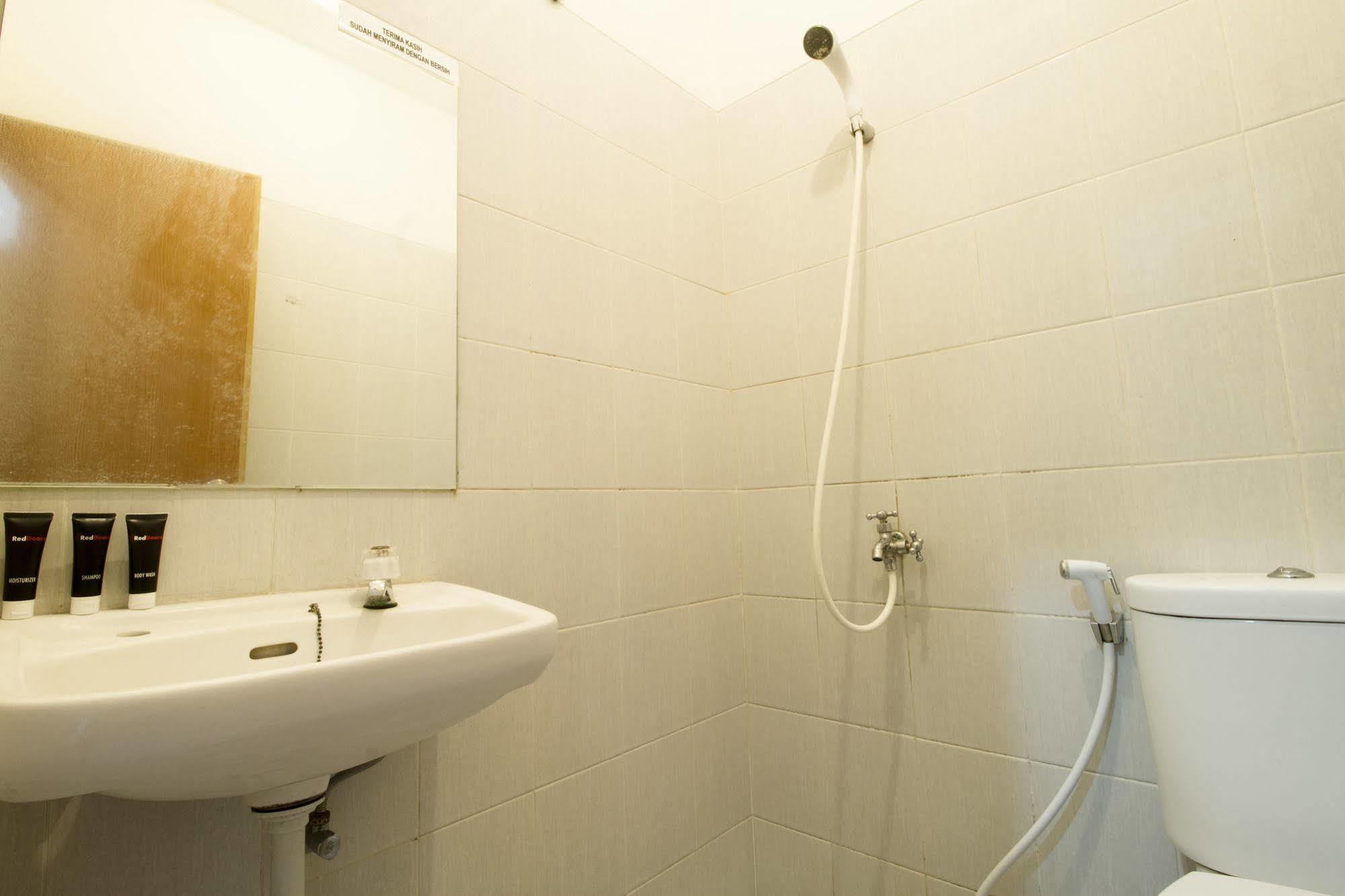 Reddoorz Plus Near Lippo Karawaci 탕그랑 외부 사진