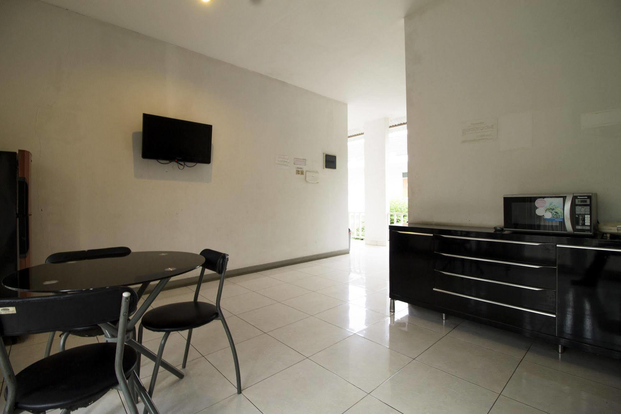 Reddoorz Plus Near Lippo Karawaci 탕그랑 외부 사진